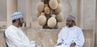 Adab membenarkan yang salah