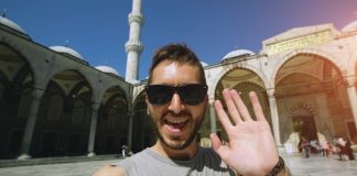 Adab selfie di tempat ibadah