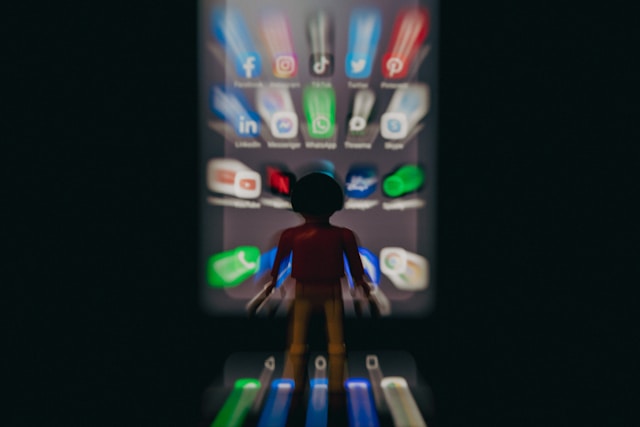 Bahaya adiksi gadget Bahaya adiksi gadget