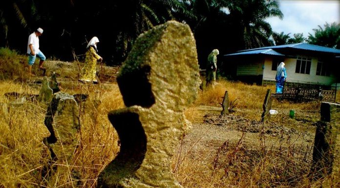 Larangan Bagi Seorang Wanita Ziarah Kubur