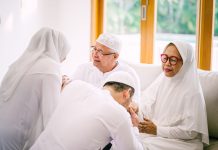Berbakti Kepada Orang Tua, Ini Ganjarannya Menurut Islam Berbakti Kepada Orang Tua 1