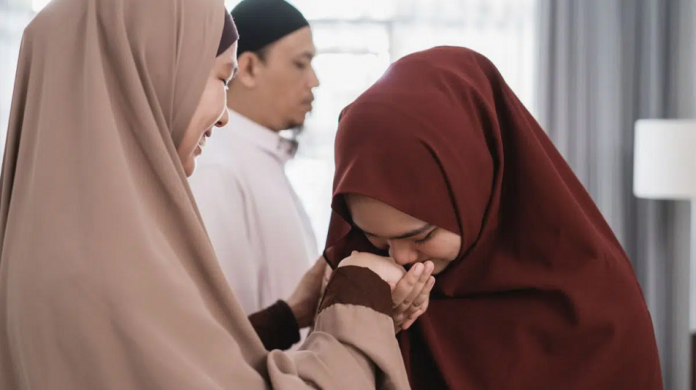 Berbakti Pada Orang Tua dengan Cara Sederhana Bisa Dimulai dari Sekarang Berbakti Pada Orang Tua dengan Cara Sederhana Bisa Dimulai dari Sekarang