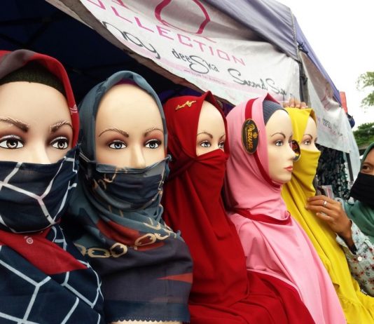 Berhijab-Tapi-Pakaian-Ketat