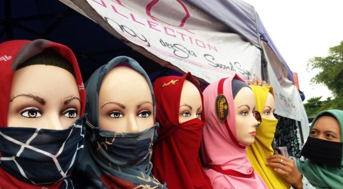 Berhijab-Tapi-Pakaian-Ketat