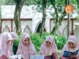 Buku Santri Milenial Berkarakter