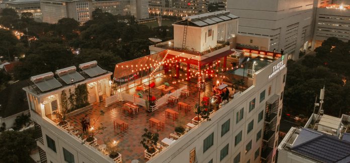 Cafe Langit Seduh Melarang Pakai Sandal Jepit dan Apakah Termasuk Sikap Merendahkan