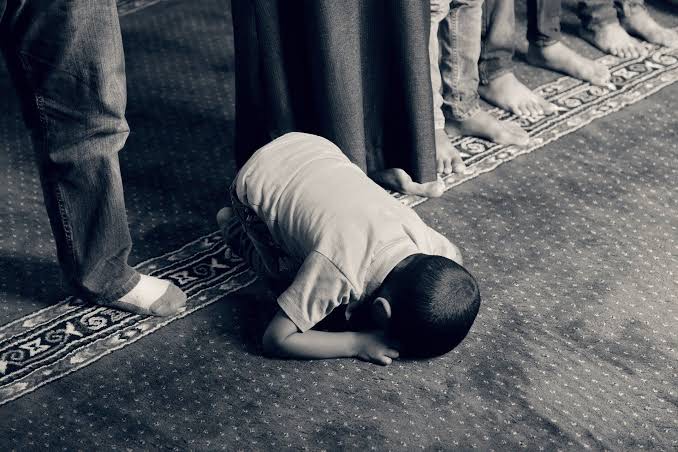 Dagu Terlihat Saat Shalat