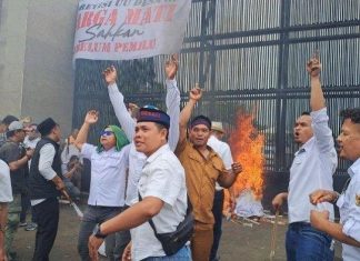 Demo-Depan-Gedung-DPR-Ricuh