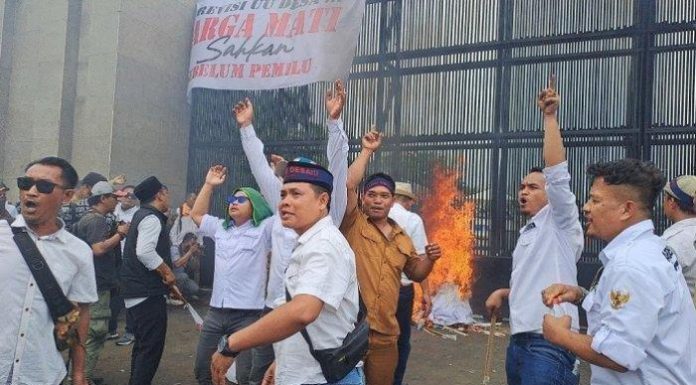 Demo-Depan-Gedung-DPR-Ricuh