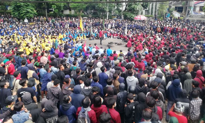 Demo Omnibus Law Kian Ricuh dan Tahukah Islam Atur Cara Suarakan Pendapat Demo Omnibus Law Kian Ricuh dan Tahukah Islam Atur Cara Suarakan Pendapat