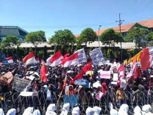 Demo Tolak RUU Cipta Kerja Diikuti Anak Dibawah Umur dan Pandangan Islam
