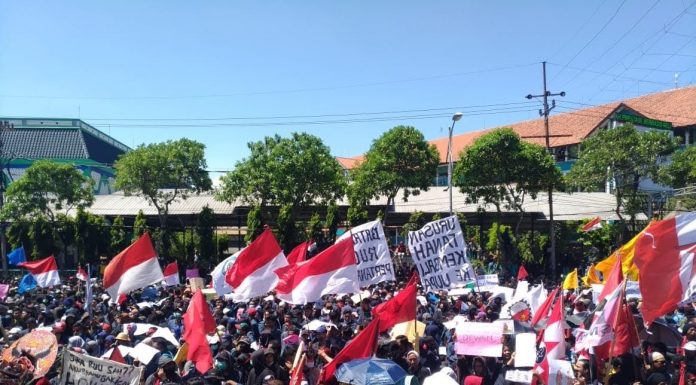 Demo Tolak RUU Cipta Kerja Diikuti Anak Dibawah Umur dan Pandangan Islam