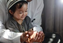 Doa Orang Tua Berikan Kemudahan Rezeki