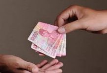 Gaji Ke-13 Cair, Jangan Lupa Sedekah! Ini 5 Keutamaan Bersedekah!