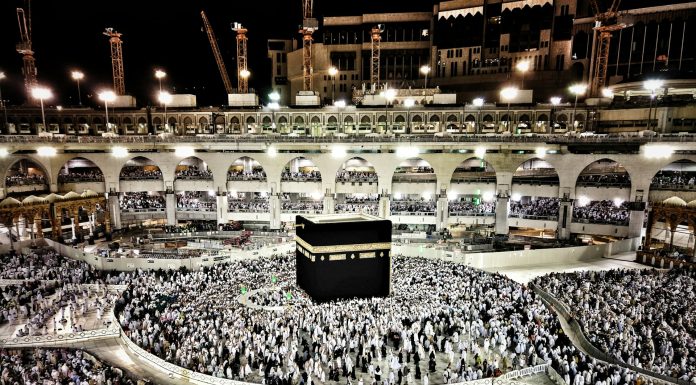 antara seorang mukmin dan mukmin yang lainnya adalah bagaikan