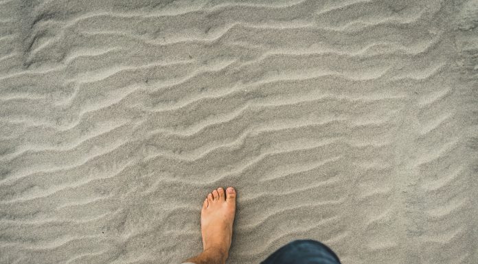 Masuk WC mendahulukan kaki