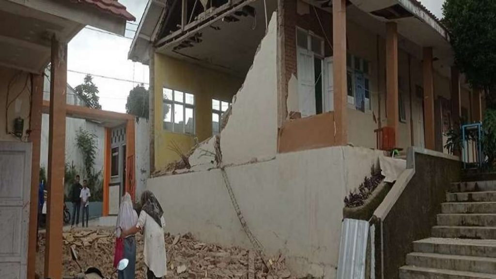 Gempa Cianjur Akibatkan Sekolah 1