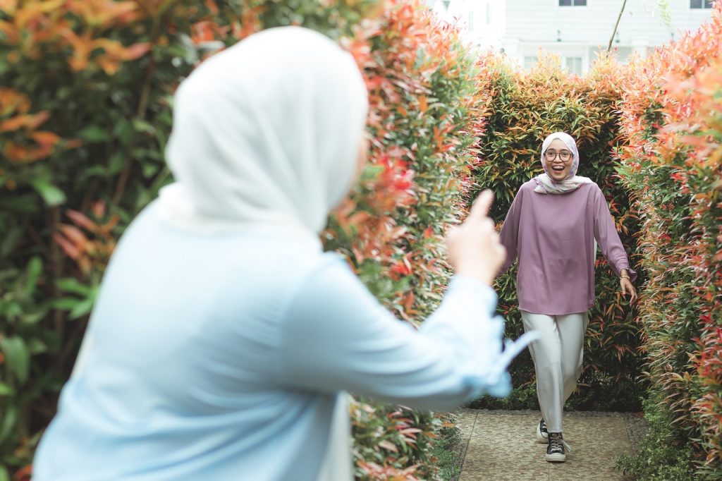 menjaga perasaan orang lain dalam Islam