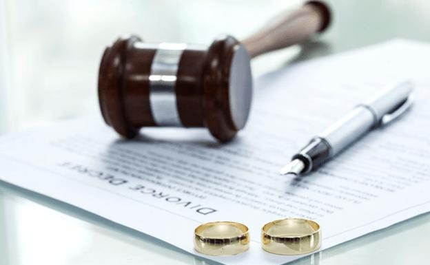 Hotma Sitompul Cerai