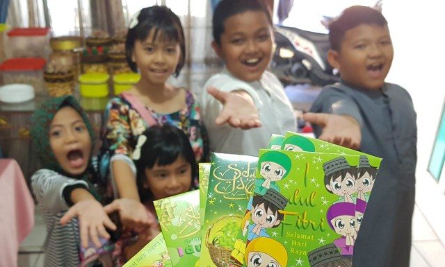 Hukum Bagi Bagi THR ke Anak-anak Saat Lebaran Hukum Bagi Bagi THR ke Anak