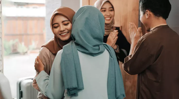 Hukum Cipika Cipiki Ketika Berjumpa Hukum Cipika Cipiki