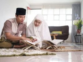 Hukum Melarang Istri Pengajian Jika Suami Mau Mengajari