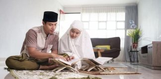 Hukum Melarang Istri Pengajian Jika Suami Mau Mengajari
