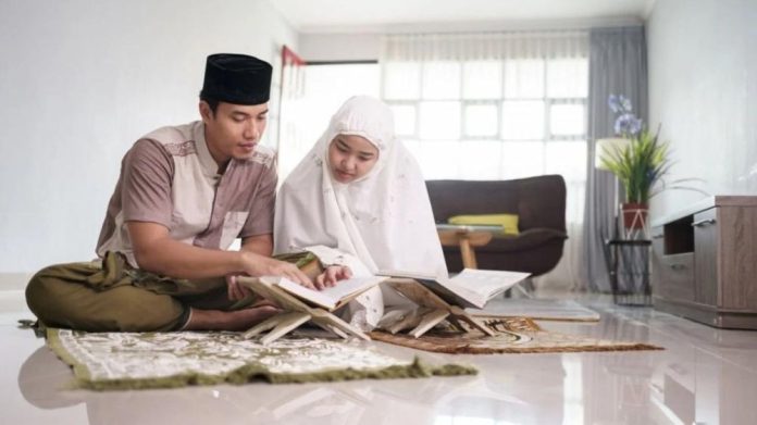 Hukum Melarang Istri Pengajian Jika Suami Mau Mengajari