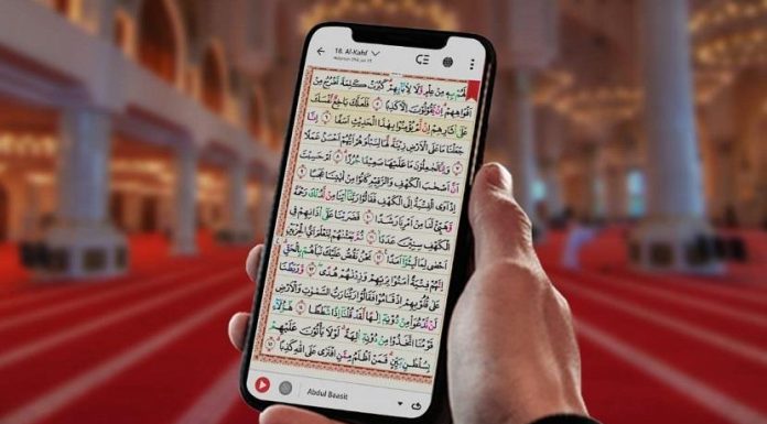 Hukum Membaca Al-Qur'an Digital