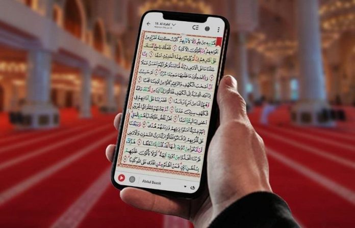 Hukum Membaca Al-Qur'an Digital
