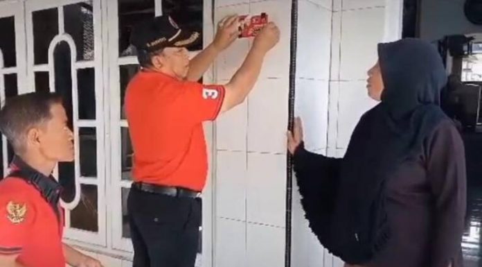 Hukum-Menempelkan-Stiker-Capres-atau-Caleg-di-Rumah-Warga-Tanpa-Izin