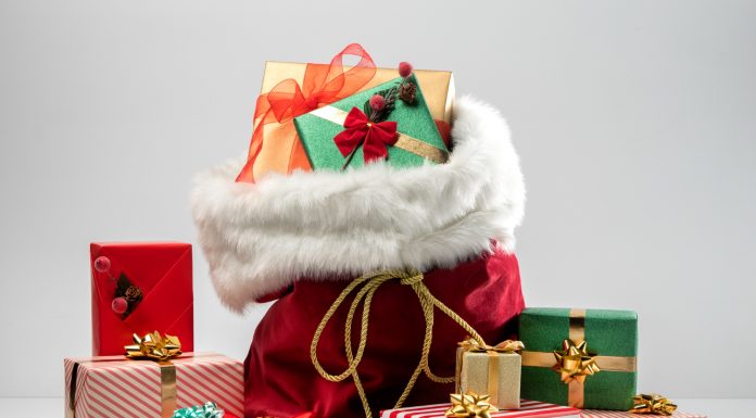 Hukum-Menerima-Hadiah-Natal