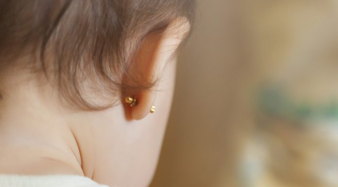 Hukum Menindik Bayi Perempuan, Benarkah Tidak Boleh? Hukum-Menindik-Telinga-Bayi-Perempuan-dalam-Islam