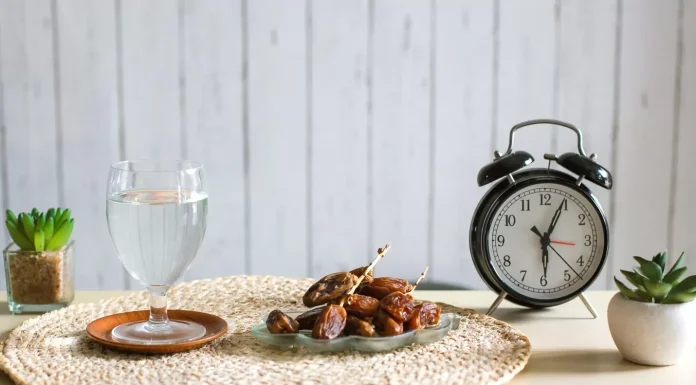 Hukum Menunda Buka Puasa dalam Perspektif Islam Hukum Menunda Buka Puasa Ramadhan