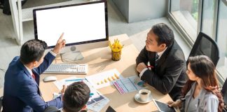 Hukum Menunda Shalat karena Meeting