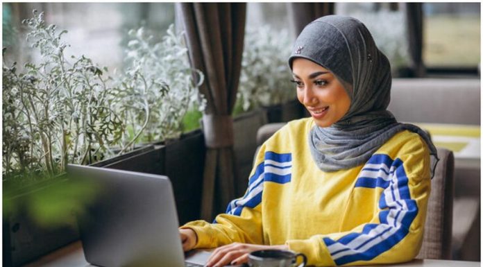 Hukum Nonton Drakor Romantis halal atau haram