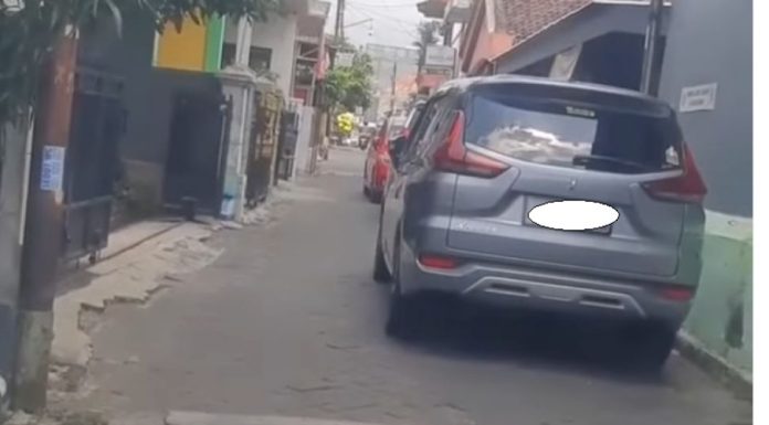 Hukum Parkir Sembarangan