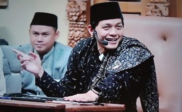 Hukum Bercanda dalam Pengajian, Boleh Atau Tidak? Hukum bercanda dalam pengajian