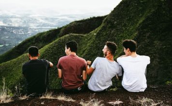 Hukum berhubungan dengan orang kafir