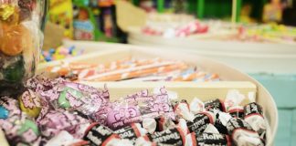 Hukum kembalian dengan permen