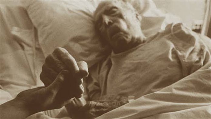 Hukum merawat orang tua