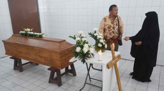 Hukum Mengucapkan Istirja’ Ketika Non-muslim Meninggal Istirja' Ketika Non-muslim Meninggal