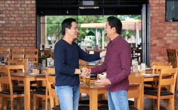 Jangan Mudah Memutus Silaturahmi di Tengah Zaman yang Mudah Berselisih jangan mudah memutus silaturahmi