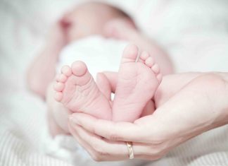 Julie Estelle dan Suami Dikaruniai Anak Pertama 3