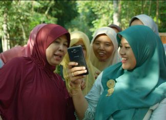 Karakter Bu Tejo Suka Nyinyir dan Kerugian Bagi Penggosip