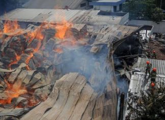 4 Fakta Kebakaran Gudang Tripleks di Bandung kebakaran gudang tripleks di Bandung
