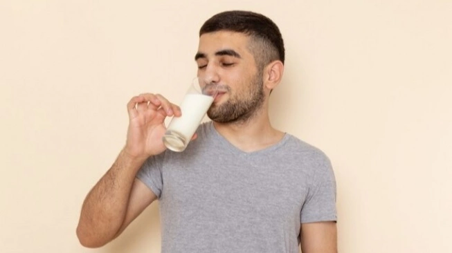 Keistimewaan Minum Susu dalam Pandangan Islam Keistimewaan Minum Susu dalam Pandangan Islam