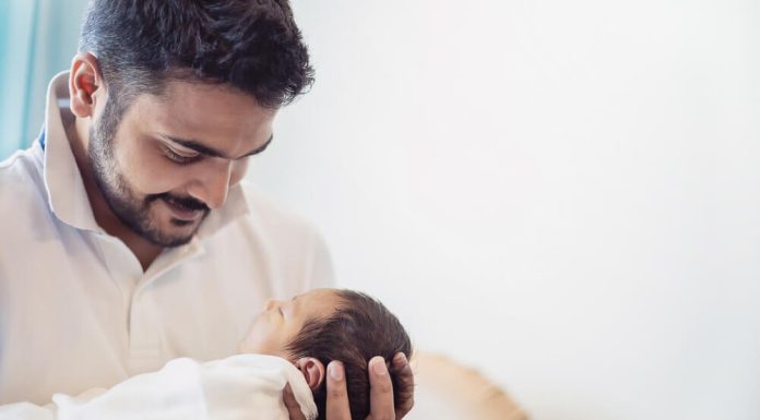 Kenapa Mengadzani Bayi yang Baru Lahir Dianjurkan dalam Islam