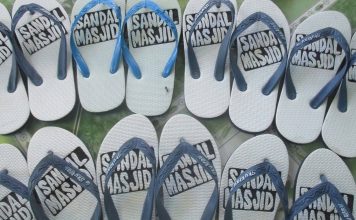 Kenapa Sedekah Jariyah Sendal Masjid itu Ide yang Brilian