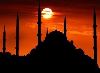 Keuntungan Penjual Nasi Kapau Senen Naik 5x Lipat, Ini Keberkahan di Bulan Ramadhan! Keuntungan Penjual Nasi 2